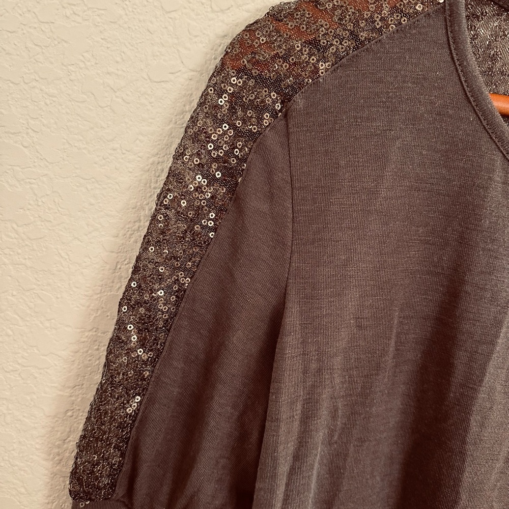 Top - Picture 2 of 4